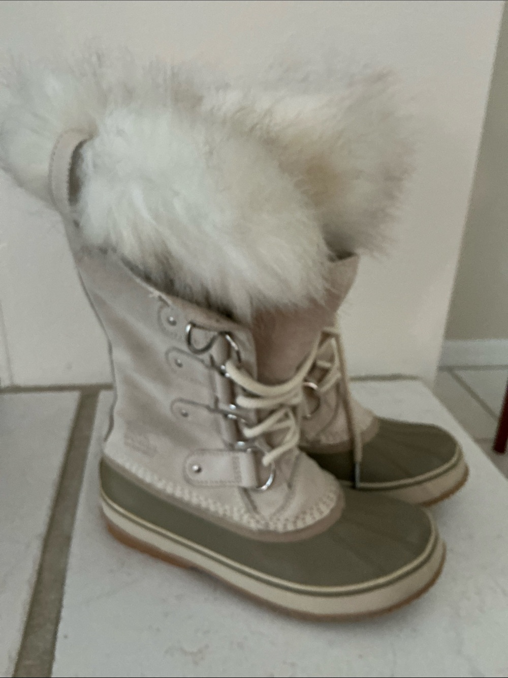 Sorel Women's Joan of Arctic Cold-Weather Faux Fur Boots Fawn Size US 8 EU 39
